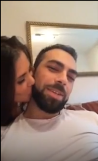 Fatih Önce Sevgilisini Canlı Yayındakilere Sergiliyor Sorna Farklı Pozisyonlarda Sikiyor !