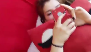 Sevişirken görüntülü konuşmassın bee telefondaki erkekte benim olman için herşeyi verirdim biliyor musun diyor. Arkadaşlar devir sevenin sikldiği sikenin sevildiği devir