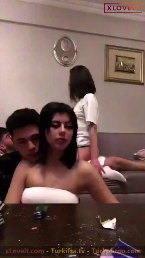 Ceyda Sevim 2 erkek 2 kız yayında sevişti ifşa