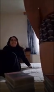 Böyle aldatma daha görülmedi. Kocası daha işe gider gitmez dostunu çağırıyor. Bu ne hız !