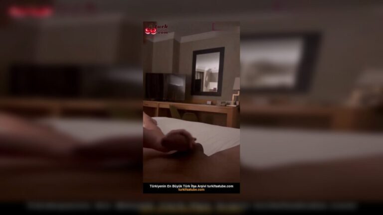 Hijab Selin Porno Türbanını çıkartıp sakso çekti