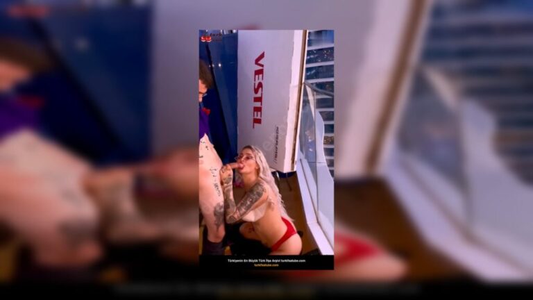 Damla Özden Balkonda Emlakçı Müşteriye Sikiş Porno